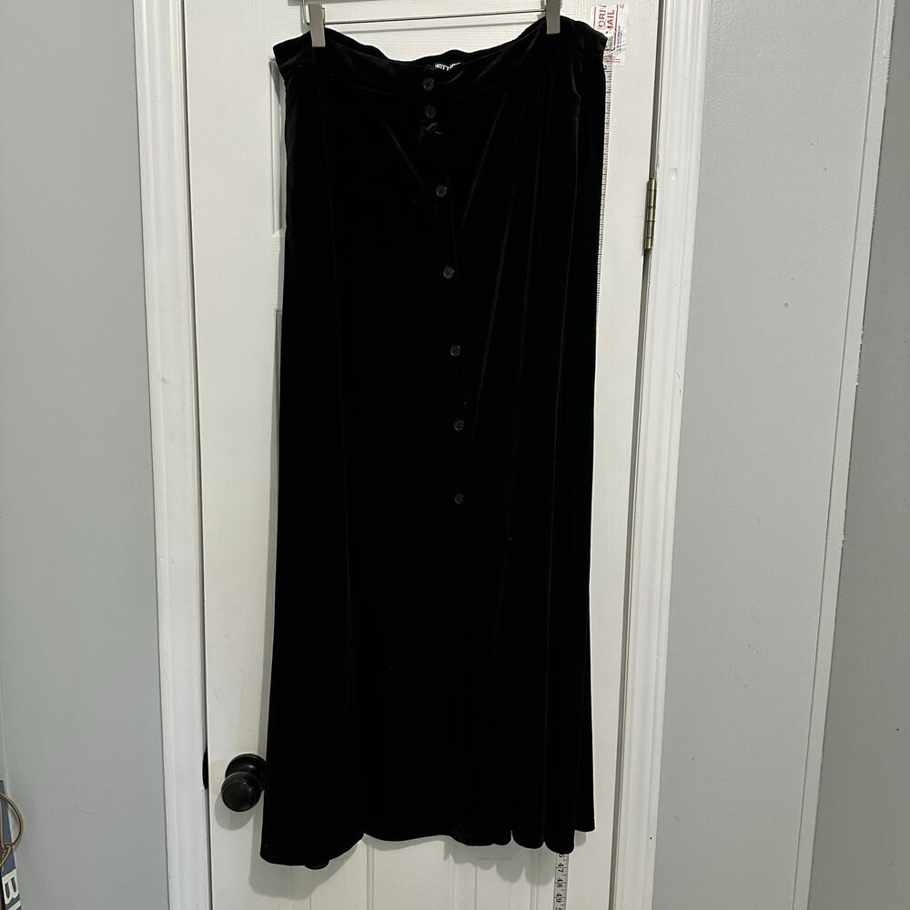 Hot Topic size 2 2x Black Velvet Button-Front Maxi Skirt Plus Size - Picture 6 of 13